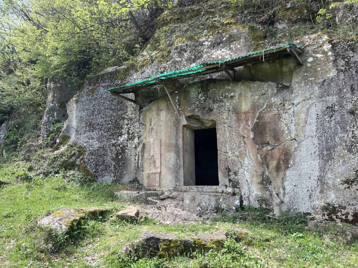 Hrobky Selcë e Poshtmë