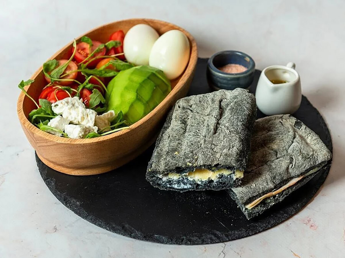 Frut’za | Komuna - Specialty Coffee & All Day Brunch
