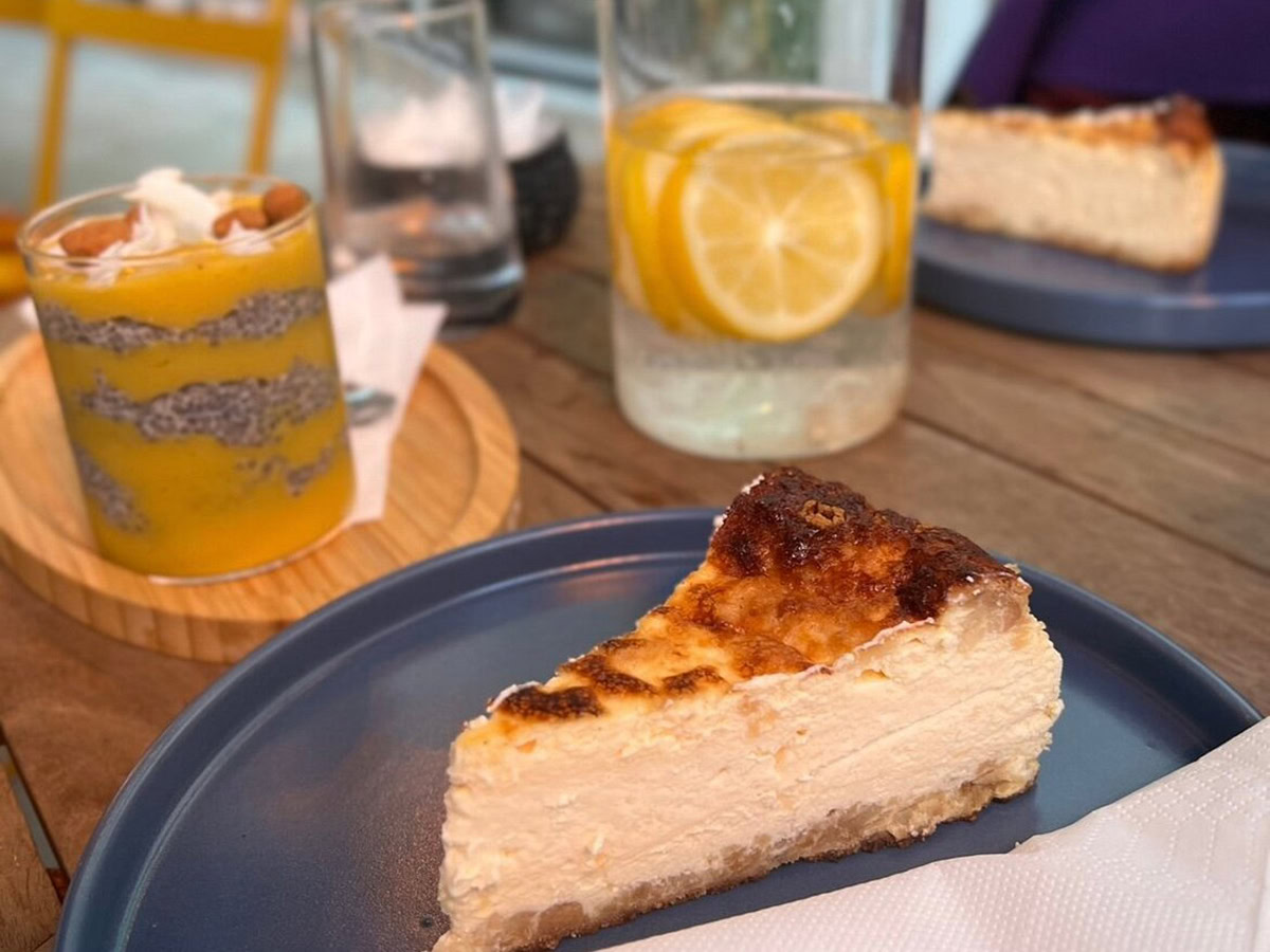 Frut’za | Komuna - Specialty Coffee & All Day Brunch