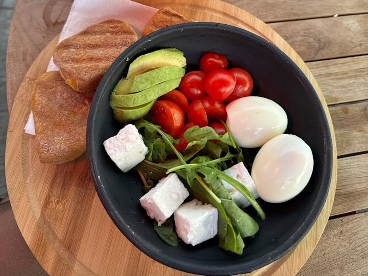 Frut’za | Komuna - Specialty Coffee & All Day Brunch