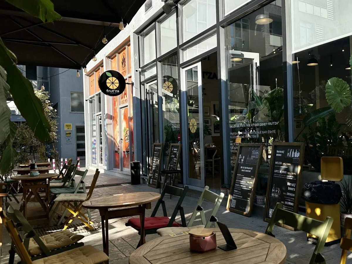 Frut’za | Komuna - Specialty Coffee & All Day Brunch