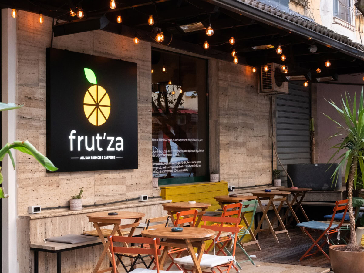 Frut’za | Komuna - Specialty Coffee & All Day Brunch